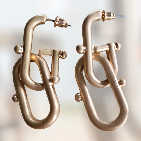 NWT Luxe' by Roman Matte Gold Tone Finish Modern Linked Pierced Earrings - Picture 4 of 7